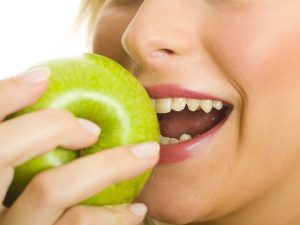 رژیم غذایی در پوسیدگی دندان های شما نقش زیادی دارد.
